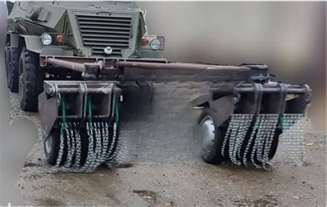 Армія РФ може послати клон БТР-152 від ПВК "Вагнер" на прорив мінних ...