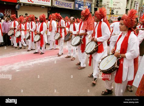 Men Women Wearing Kurtas Pajamas Headgear Feta Playing Musical