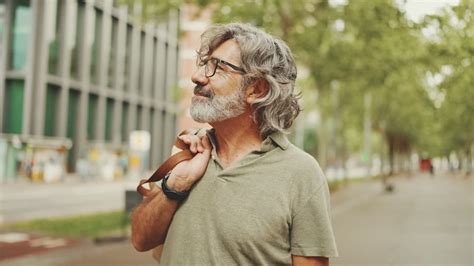 O Que Etarismo E Como Ele Afeta Os Idosos Let S Move