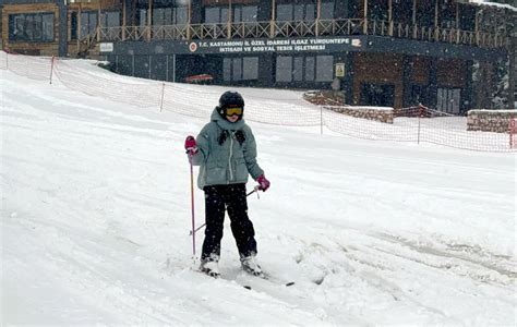 Ilgaz Dağı ndaki Yurduntepe Kayak Merkezi nde Kayak Sezonu Devam Ediyor