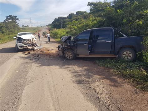 Colis O Frontal Entre Caminhonetes Deixa Duas Pessoas Feridas Em Brasnorte