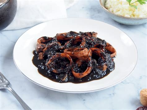 Calamares en su tinta todo el sabor del mar en este clásico