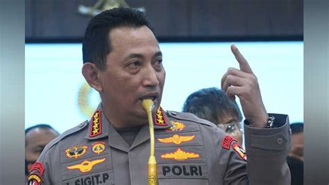 Buntut Tragedi Kanjuruhan Kapolres Malang Dicopot