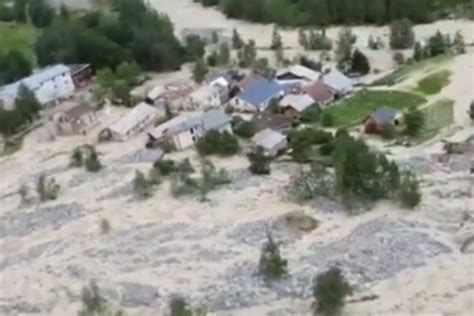 Isère les images impressionnantes de ce petit village des Alpes sous