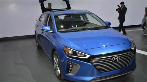 Hyundai Ioniq Debuts In Ny Mile Electric Range Plus For