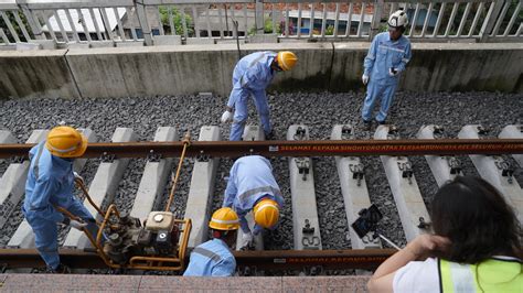 Operasional Kcjb Dan Lrt Jabodebek Bakal Jadi Kado Hut Ke Ri Kompas Id