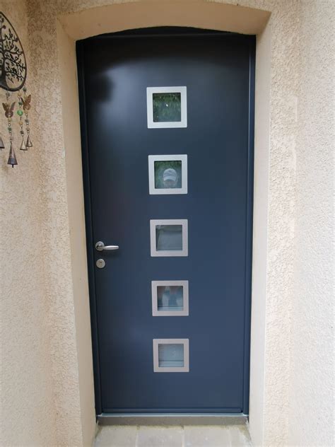 Remplacement d une porte d entrée par une porte en aluminium de la