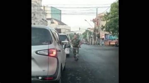 Video Viral Oknum Prajurit TNI Berseragam Ancam Pengemudi Mobil Pakai