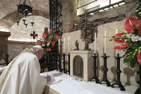 Pope Francis Signs His Encyclical Fratelli Tutti On St Franciss