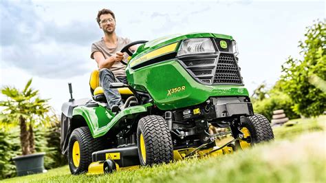 X R X Serie Zitmaaiers En Tuintrekkers John Deere Be