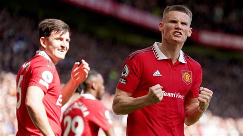 Man Utd 2 0 Everton Scott Mctominay And Anthony Martial Seal Win Before Marcus Rashford Injury