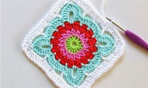 Perfectly Pretty DIY Crochet Flower Blanket