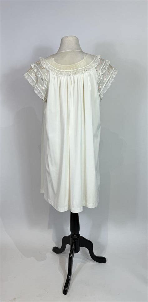 S Shadowline White Floral Nylon Peignoir Robe And Gem