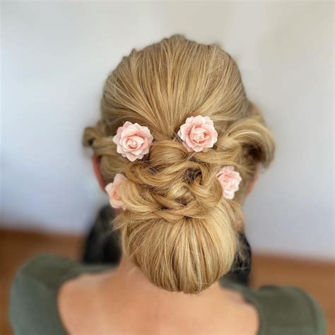 40 Outstanding Homecoming Hairstyles For the Class of 2021