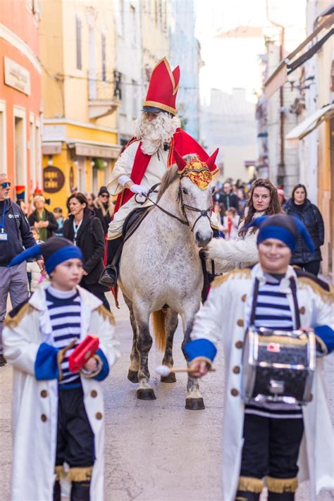 Foto Video Stigao Je Sveti Nikola Nije Se Izgubio Na Moru Na Konju