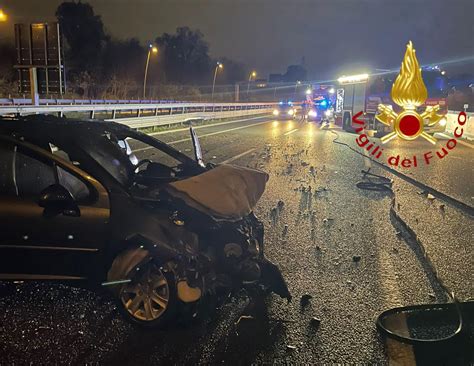 Incidente Sull Autostrada A9 Nella Notte Tra Lomazzo E Saronno Un Auto