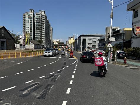 輕軌路口變順暢 蓬萊路與臨海新路優化路型及號誌改善完成 里報