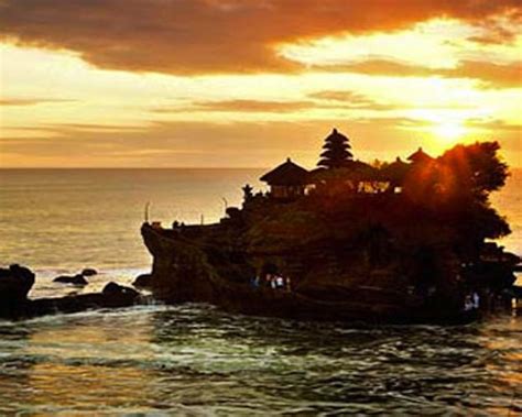 Tanah Lot Temple – City Nomads