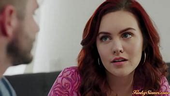 Hermanastro follándose a su caliente hermanastra pelirroja XVIDEOS