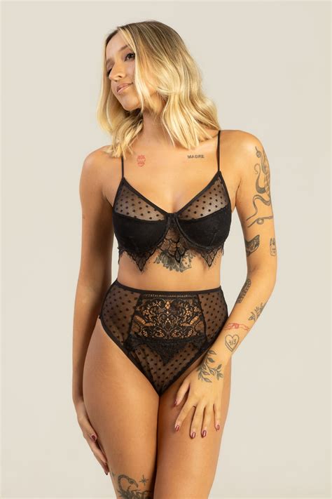 Conjunto Sutiã Hot Pant Emanuelle Ana Mayer Fashion Lingerie Enalteça a mulher incrível