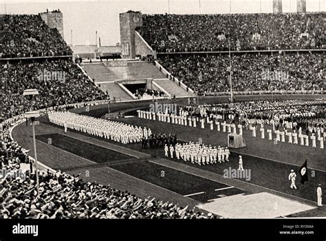 Giochi Olimpici Di Berlino I Tedeschi Salutare I Loro Team