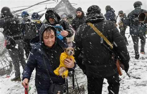 Patru Autobuze De Evacuare A Civililor Au P R Sit Joi Mariupol Anun