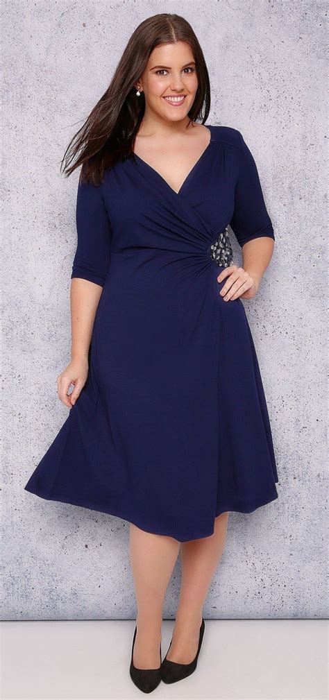 36 Plus Size Wedding Guest Dresses {with Sleeves} Vestidos Elegantes