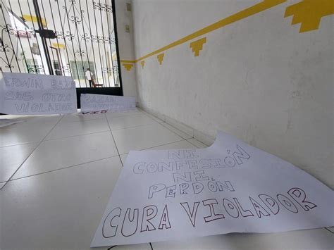 Colectivos De Mujeres Protestan En Bolivia En Contra De Sacerdotes Por