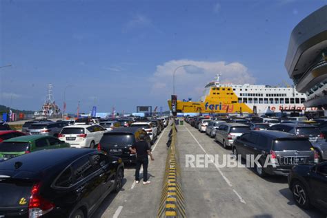 Pelabuhan Bakauheni Dipadati Kendaraan Jelang Libur Nataru Republika