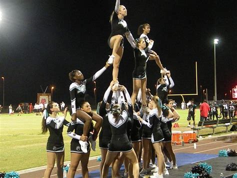 How To Do Great Cheerleading Stunts And Pyramids Cheerleading Info Center