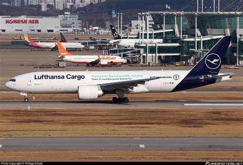 D ALFK Lufthansa Cargo Boeing 777 F Photo by Philipp Schütz ID