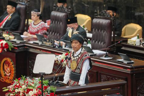 Hypeabis Baju Adat Jokowi Di Sidang Tahunan Mpr Sampaikan Pidato