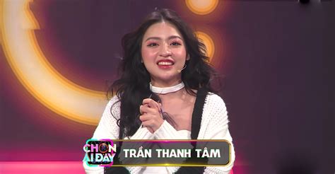 Hot girl trứng rán bị chê lố làm màu khi chơi gameshow