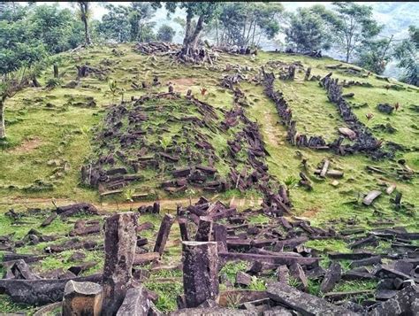 Misteri Gunung Padang Terkuak Menggali Rahasia Suara Musik Dan Cahaya