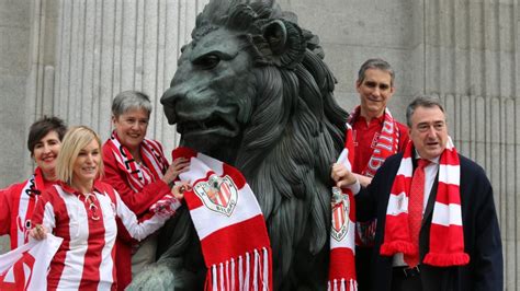 F Tbol Banderas Y Patria El Mitin Sevillano De La Campa A Vasca