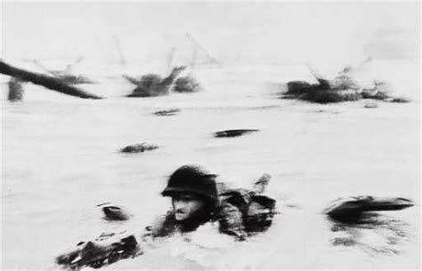 ROBERT CAPA - D Day Omaha beach 5 June 1944 France