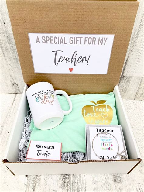 11 Teacher S Day Gift Ideas For Sir 2020 Teachers Day Gifts Teachers