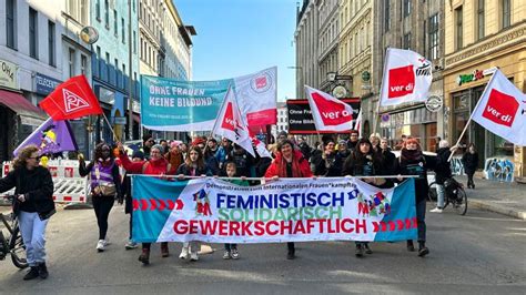 M Rz Tausende Menschen Demonstrieren Zum Weltfrauentag In Berlin