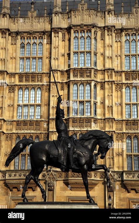 Richard coeur de lion statue of king richard the first hi-res stock photography and images - Alamy