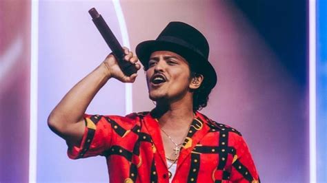 Súper Bruno Mars anuncia su regreso a la música con otra sorpresa