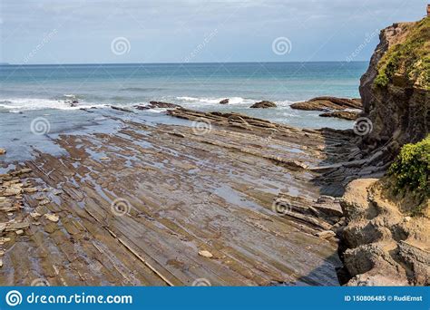 El Flysch De Acantilado En Zumaia Pa S Vasco Espa A Imagen De