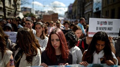 Grécia paralisada por greves e protestos depois de acidente ferroviário