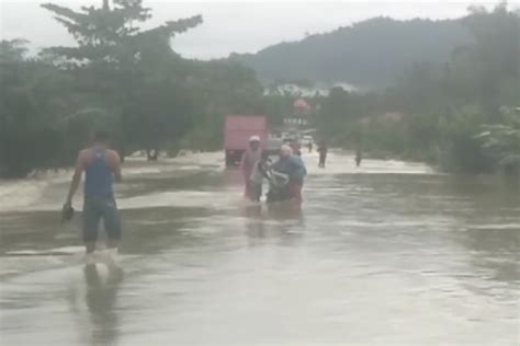 Banjir Dan Longsor Di Sumbar Putus Jalan Nasional Antara News