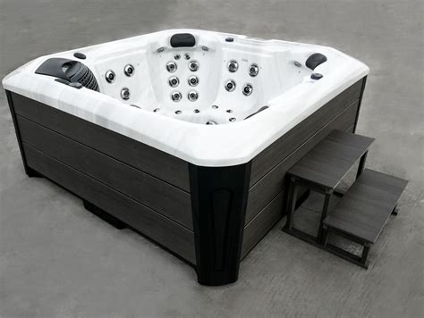 Outdoor Santorini Hot Tub Save £500 Plus Free Heat Pump Worth £1000