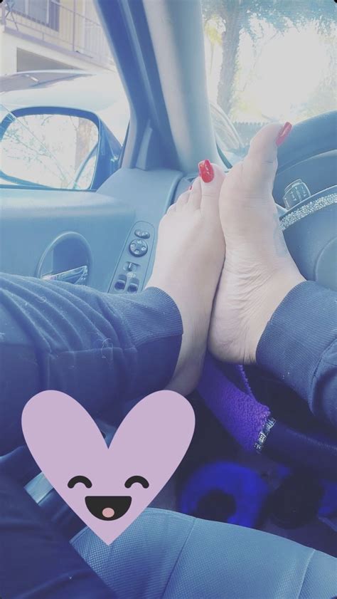 Butterflisoles 🦋💦 On Twitter Candyapple 🍎 Red Come Suck My Big Toe