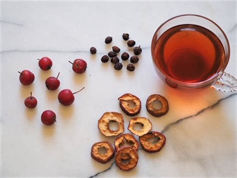 Hawthorn Berry Tea Recipe (How to Make Hawthorn Tea 2 Ways)