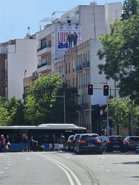 Impactante Valla En Madrid Con Publicidad Apoyando A Luis Abinader En