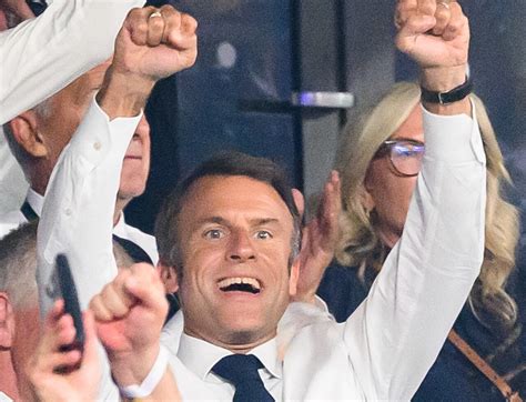 Coupe Du Monde Emmanuel Macron S Est L Ch Dans Le Vestiaire