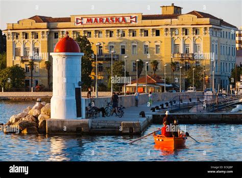 Croacia Dalmacia Costa Dálmata Zadar Escenas De La Vida En Una Zona