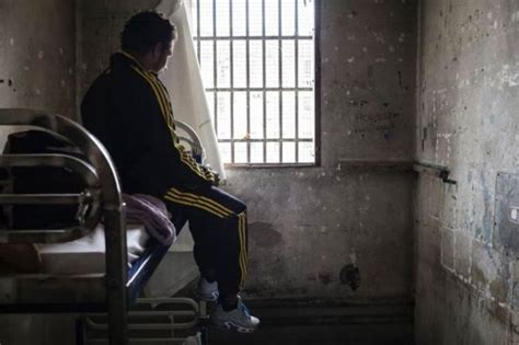 A Look At Life Inside Of A French Prison 21 Pics